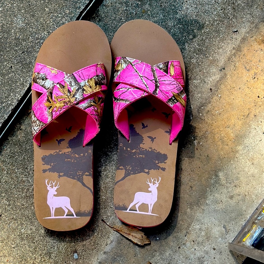 Real tree Womens sandals. Size Large/XL. =8-9